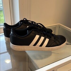 Adidas Black and White Classic Sneakers women’s 8.5